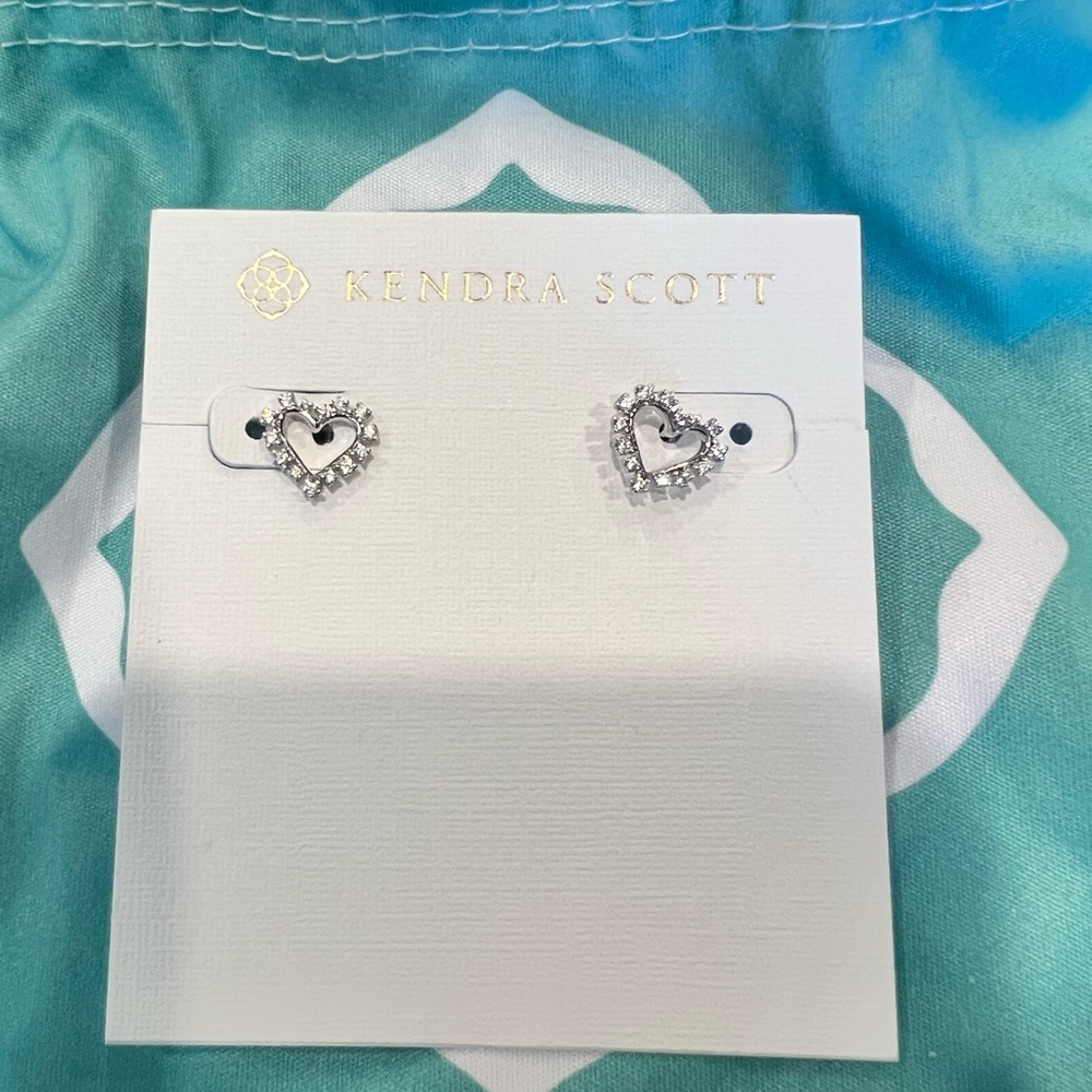 NWT Kendra Scott Ari Silver & Crystal Heart Stud Earrings PERFECTLY PRISTINE!
